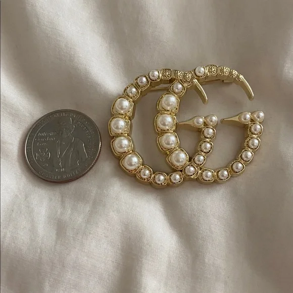 Brooch | Brand New Fashion Logo Brooch - Picture 3 of 3